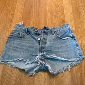 Levi 501 cutoffs